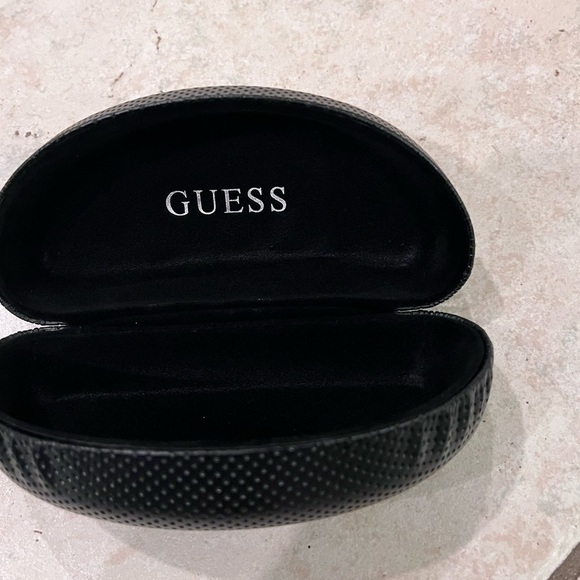 Guess eyeglass case - Picture 2 of 2